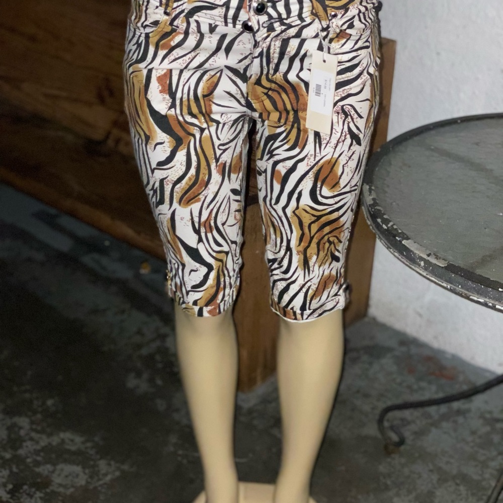 GLORY BRAND NEW WOMEN AND GIRLS ANIMAL PRINT CARGO STYLE SHORTS.